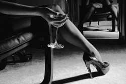cornitude:  “Quero mais vinho, corno. Rápido.”