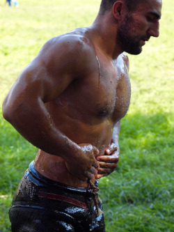 jacktwister:  I Love Rugged, Handsome, Sweaty Guys.