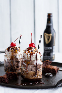 sweetoothgirl:  Mini Chocolate Stout Brownie Sundae Floats with