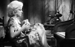  Jean Harlow exposes her legs in the pre-code “Red Dust”