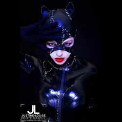 justine-louise:  “I am Catwoman. Hear me roar.” Model: