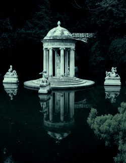 requiem-on-water: Villa Durazzo Pallavicini - Temple of Diana,