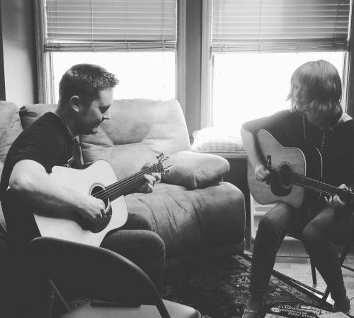 <p>@jwork11 and @molly_tuttle because that’s just a common thing at #nashvilleflatpickcamp We roll deep in flatpick awesomeness. @thompsonguitars @hussanddalton #flatpicking #guitar #bluegrass  (at Ridgetop, Tennessee)</p>
