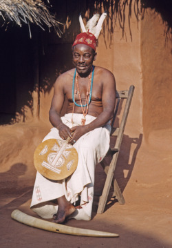 ukpuru:  Ononenyi Gbasiuzu Okosi, the Head Mourner (Onye-isi-ozu)