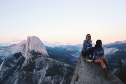 thotfox:  kyhuk:  Carefree mountain top girls forever   How can