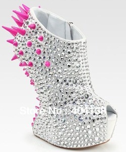 Sexy no heel wedges with rivets & pink spikes. ♥  OMG these