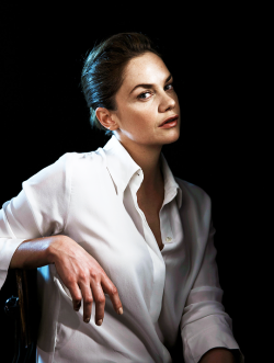 ruthwilsondaily-deactivated2015:  Ruth Wilson photographed by Damon
