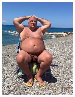 aragorn73:  onlymaturechubs:  the most hottest chubs here…new