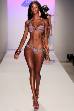lovelydomination:  afrofit:  allthingsblackwomen:  Jazzma  slim &amp; FIT but still has curves!  OH LORD… WHY HAVE I NOT HEARD ABOUT HER 