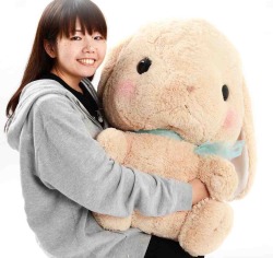 koallakitten:  Forget the giant bears I want that bunny 😍💕💕✨⭐️