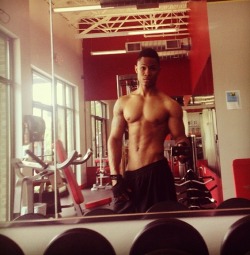 essfitcee:  Niggaz be going to gym just to take pics lmao…I