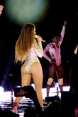 mandjp:  celebritiesofcolor:  Beyonce performs during the opening