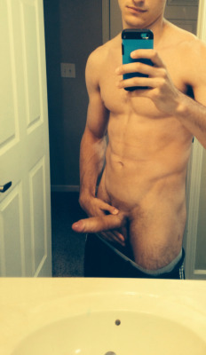 bulgesdicksandballsohmy:  Free Live Sex Shows Check out Hot Male