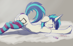 punk-pegasus-nsfw:  Vinyl Scratching an itch~  X: