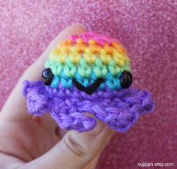 syppah:Two rainbow baby octopi are up in the shop, ready to ship!