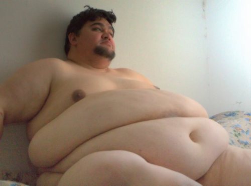 gordo4gordo4superchub:  lovechubbymen:  Lovely  Hot!   Yes. OMG love that medial belly roll
