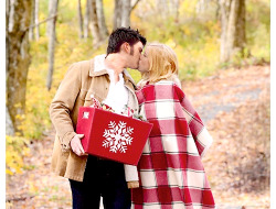 thirdstrikes:  Happy Winter!-The Doctor and Rose 