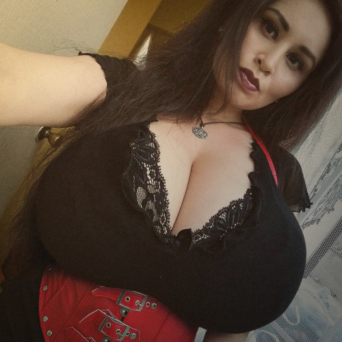 thebiggestever:  I’m diving head first into all that cleavage.