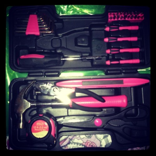 Being a little handy dandy w/ @angel586 #girls #hard #labor #tools #pink #handy #dandy #muscles #dudes #partnerincrime #gettingshitdone #grr