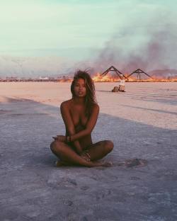 why-naked: marisapapen:  🐾🔥 #burningman2016 (bij Burning