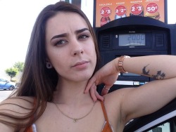 petitequeen:  tb was at a gas station feelin pretty damn hot