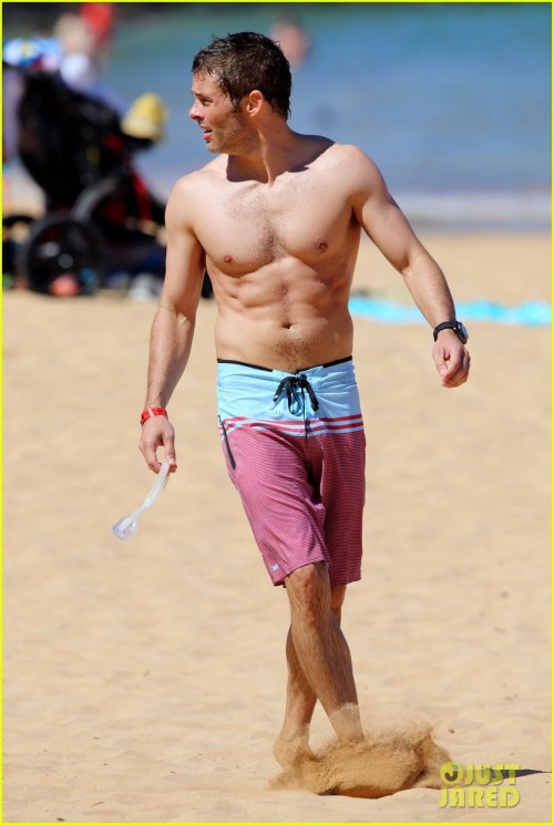 hottilicious:  James Marsden shirtless at the beach  