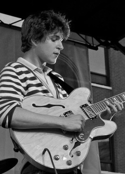 elliptical-pattern:  Ezra Koenig of Vampire Weekend (photos by