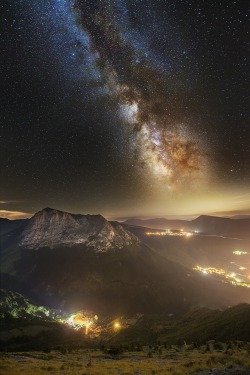 lockdownheaven: Bove Milky Way over light country  