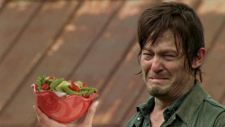 godtricksterloki:  smugmuffin: Daryl crying alone with salad