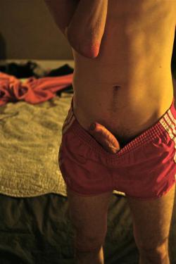 walkinghardon:  http://www.walkinghardon.tumblr.com bored and