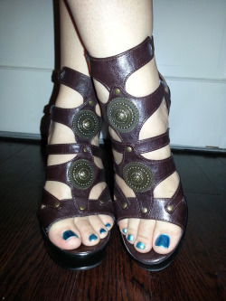 alliflynnfeet:  My “Gladiator’ sandal wedges. I feel like