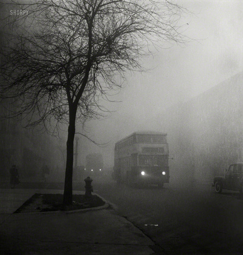 undr:  Jack Delano. Chicago, Illinois. An unusually heavy fog