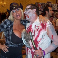 laceywildd:  #zombies help @amcwalking_dead