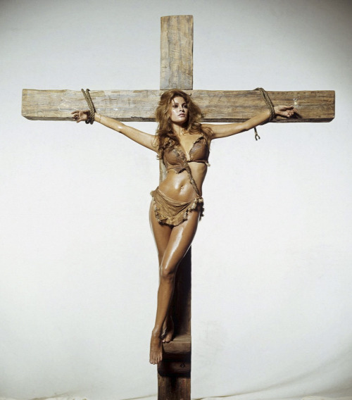 nevver:  Dead at 82, Raquel Welch