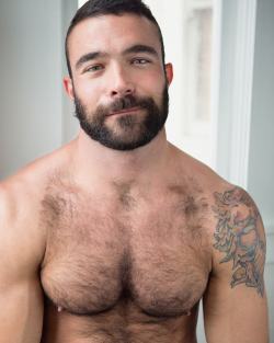 bearded-hairy-sexy-men:  #gaymuscle #GayMuscles #gaymusclehunk