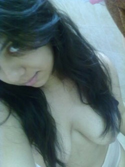 billa85:  fuckingsexyindians:  Indian selfshots nude http://fuckingsexyindians.tumblr.com