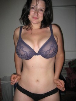 recently-divorced-milfs:  Do you like my pic? Wanna hook up with