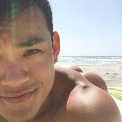 elilewisonline:  Greetings from Black’s Beach in sunny San