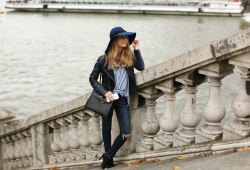 lookbookdotnu:  Blue hat and Paris bridge (by Caroline Louis)