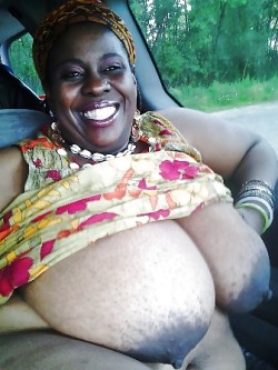 nycbbc718:  Afro centric bbw titty flash