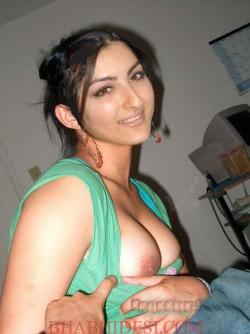 Saif Ali Khan’s Hot Sister Soha Ali Khan Breast photoSome