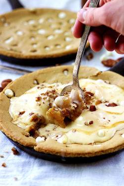 do-not-touch-my-food:  Brown Butter Skillet Blondie