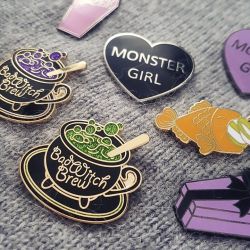thehellobatty:  Don’t forget you can get all the pins I’ve