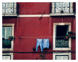 vinzworldofphotography:  blue trousers, Lisbon © Vinzenz Barz,