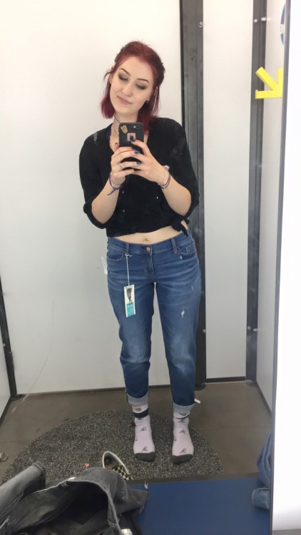 deathless-witch:  âœ¨Changing room selfies bc all of these jeans looked cute on me âœ¨