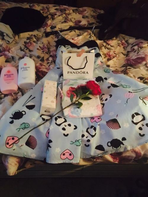 thekinkylittlekitten:  kittytails268:  sweetinnocentbabygirl:  I love when Daddy, @searchingforaprincess , surprises me and take me out on a Date night ðŸ’–   This guy knows how to treat a Little ðŸ‘Œ  ðŸ˜   Perfect