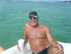 destinfriends:  HOT FLORIDA DADDY LIKES TO HAVE A GOOOOOOD TIME….WOOF