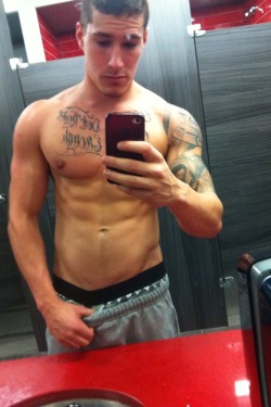 sexymary87:  Amazing Gay Fitt frenchie from Montréal, Quebec!!