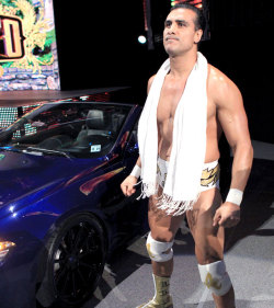 fishbulbsuplex:  Alberto Del Rio  I miss Alberto’s cars!