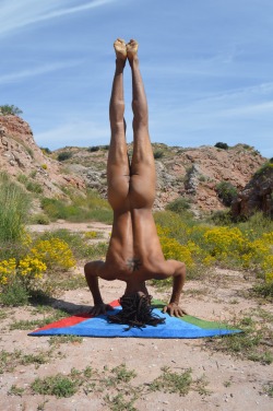 kemeticyogi:  KEMETIC YOGI DOES INVERSIONS NUDE IN THE DESERT